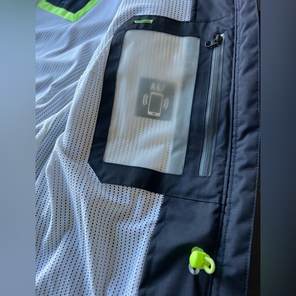 Abercrombie and Fitch Dark Blue Light Tech Jacket. Size Large. - Picture 6 of 7